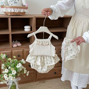 Conjunto <span class=keywords><strong>de</strong></span> Dos Piezas para Niñas, Verano 2026, Top Tipo Chaleco y Culottes, <span class=keywords><strong>Ropa</strong></span> Infantil, Atuendo Floral a la Moda con Sombrero - Product Image 3