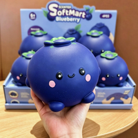 Groothandel Geurende Jumbo Blauwe Bes Knijpfiguur met PVC Display Box Schattig Reuze Fruit Knijpbal voor Kindercadeaus
