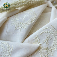 Serviettes en lin de luxe entièrement blanches avec broderie délicate, artisanat exquis pour mariages, dîners raffinés, rehaussez la classe de votre table
