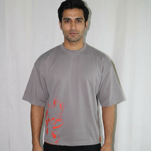 T-shirt gris à manches courtes pour homme, motif imprimé rouge, col rond, coupe ample, longueur standard, 100 % coton peigné, CLUSH SPORTS, formel - Product Image 1