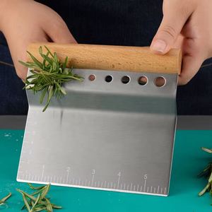 Grattoir à pâte jetable en acier inoxydable de qualité alimentaire avec manche en bois et graduations intégrées, coupe-pâte robuste pour la maison - Product Image 4