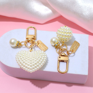 Elegante Portachiavi a Cuore con Perle, Ciondolo per Borsa Placcato Oro a Forma di U con Accento in Strass per Decorazione Borse da Donna - Product Image 1