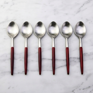 Cucharas modernas de acero inoxidable con mangos rojos, aptas para lavavajillas, juego de cubiertos de diseño minimalista para la colección de vajilla de mesa. - Product Image 1