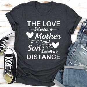 T-shirt l'amore tra una madre e un figlio non conosce la distanza - Product Image 2