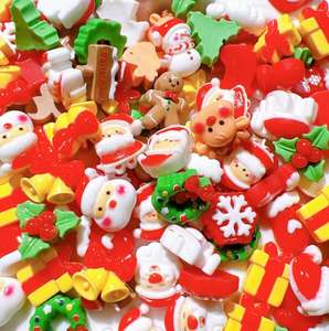 도매 산타 선물 엘크 플랫백 레진 챰 크리스마스 벨 슬라임 휴대폰 케이스 키체인 DIY 공예 장식용 챰 - Product Image 3