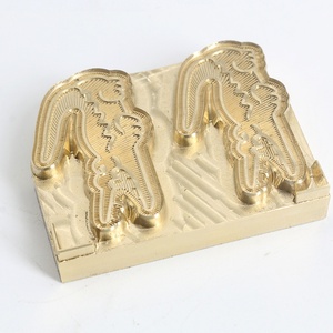 Matrice de thermoscellage haute fréquence pour le marquage en relief des housses de cuir automobile et des tapis de sol automobile - Product Image 6