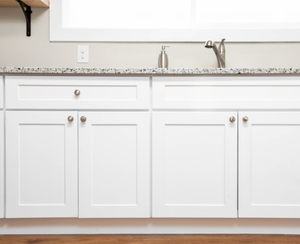 Gabinetes de Cocina de Diseño Shaker en Roble Blanco Personalizados, Acabado Lacado Moderno de Alta Calidad, Desmontables, Modulares, con Cajones Deslizantes y Protector Contra Salpicaduras - Product Image 2