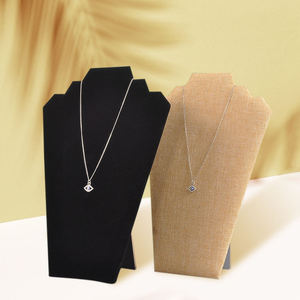 Expositor de Joyería Blanco y Negro de Alta Gama Personalizado para Tiendas de Joyería, Expositor de Collares, Bustos - Product Image 6