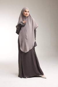 Ensemble Abaya en Soie Royale Élégant Effet Ombré avec Poignets Plissés, Idéal pour le Wudhu et le Quotidien - Product Image 4