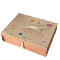 Caixa de Presente Rígida Estilo Maleta Peach com Impressão Personalizada para Joias, Alça e Fecho Dourado – Atacado Premium Direto da Fábrica
