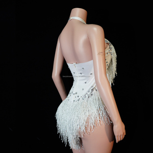 ชุดบอดี้สูทผ้าสแปนเด็กซ์ตาข่ายประดับมุกสีขาวและคริสตัลแบบ Gatsby พร้อมชายครุย เหมาะสำหรับ Drag Queen การแสดงบนเวที งานกาล่า งานแต่งงาน และงานปาร์ตี้ - Product Image 3