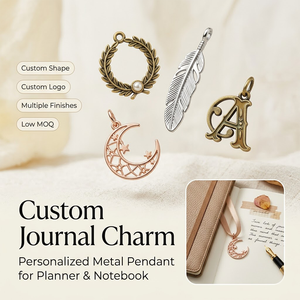 <span class=keywords><strong>Yogoo</strong></span> Distinguido Charm de Pluma Plateada de Acero Inoxidable y Corona de Laurel Bronceada para Accesorios de Cuadernos, Diarios y Agendas - Product Image 1