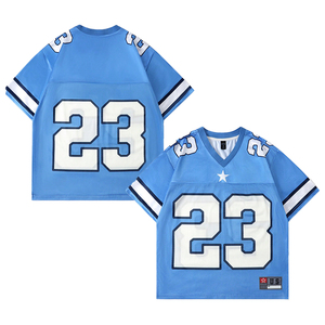 Maglia <span class=keywords><strong>Bianca</strong></span> con Numero 23 Blu, Estiva a Maniche Corte, <span class=keywords><strong>Scollo</strong></span> a <span class=keywords><strong>V</strong></span>, Vestibilità Oversize, Traspirante, Anti-Pilling, in Poliestere/Cotone - Product Image 4