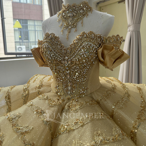 Vestido de Fiesta de Quinceañera de Lujo Mc028 Dorado con Corsé Pesado Bordado, Apliques Florales 3D, Vestido de Gala con Cola Capilla 100% Poliéster - Product Image 2