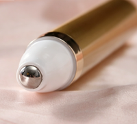Flacon vide rond de 15 ml pour crème contour des yeux et huile essentielle, avec applicateur roll-on à pression par le bas pour massage