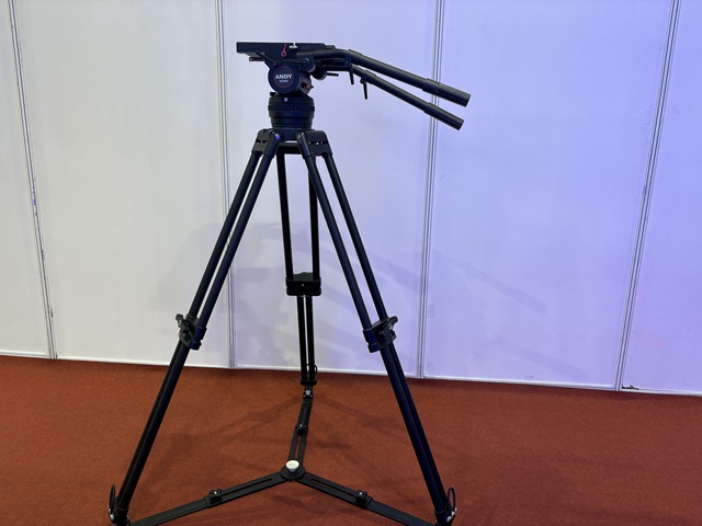 Heavy Duty Professional Camera Tripod  Fluid Head with 90 kg Load Capacity, Flat-bottom Bowl.