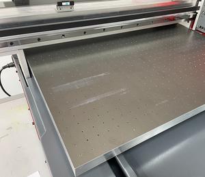 Impresora UV Industrial de Alta Velocidad 6090 de Cama Plana con Cabezal de Impresión Epson F1080 para Todos los Materiales, Cilindros, Circulación de Tinta Blanca y Cama de Vacío - Product Image 3