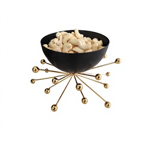 Bol à fruits de service de couleur noire et or avec support en métal Bol à fruits à salade de fruits secs décoratif en vrac - Product Image 1