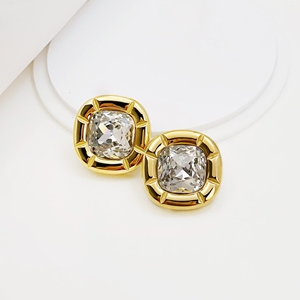 Conjunto de joyería de pendientes impermeables de lujo para mujer Pendientes de diseño de acero inoxidable dorado - Product Image 2