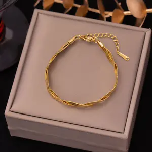 Nouveau style bracelet en acier au titane sans décoloration pour les femmes polyvalent ins style main décoration bracelet de mode bijoux pour les filles