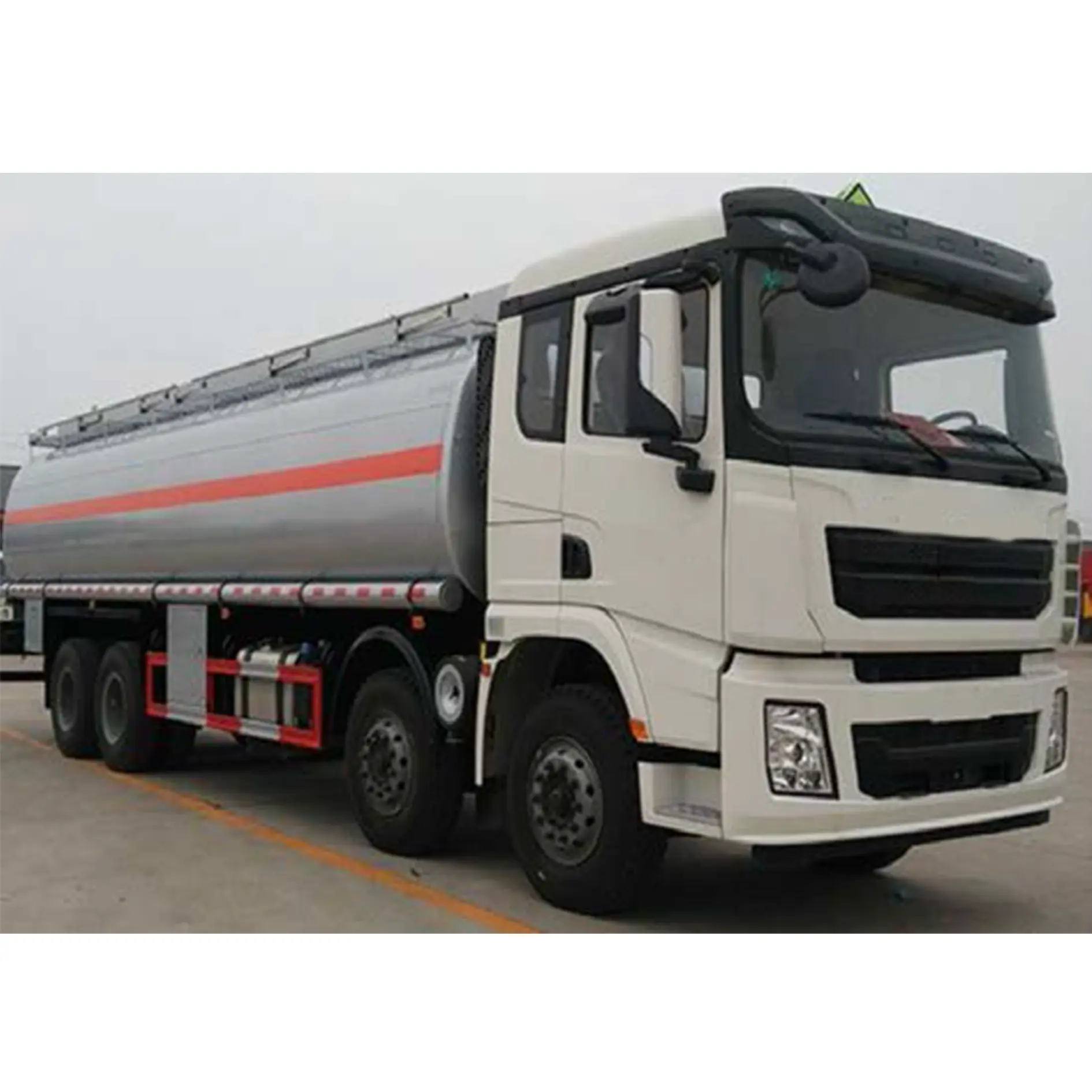 Heavy duty vehicle 8x4 oil lorry truck 345HP 400L fuel tanker truck for sale