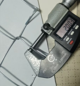 <span class=keywords><strong>Malla</strong></span> de Alambre <span class=keywords><strong>Simple</strong></span> de Torsión de 50 mm de Diámetro de Ojo, Ideal para Cercas de Propiedades, Parques, Jardines y Campos Deportivos - Product Image 1