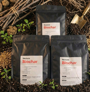 La biochar natural enriquece la estructura del suelo, apoya los microbios y ayuda a las plantas a crecer más fuertes y saludables cada día. - Product Image 1