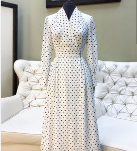 Produttore di Abiti in Seta Personalizzati OEM di Alta Qualità Stampa a <span class=keywords><strong>Pois</strong></span> Abito da Donna Private Label - Product Image 1