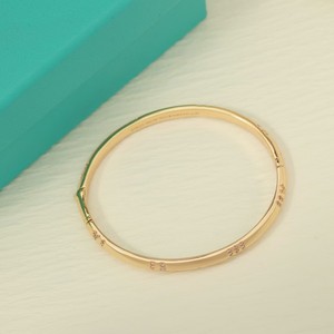 Pulsera Tiffa, Diseño Diosa, Encarna una Elegancia Exquisita y una Confianza Discreta, Incrustada con Circonitas de Corte Brillante - Product Image 5