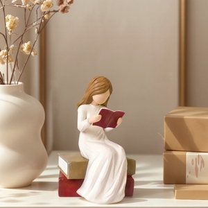 Nouvelle Arrivée - Figurine Artisanale en Résine Fille Angélique en Lecture - Design Art Déco - Décoration d'Intérieur - Ornement de Bureau - Cadeau de Remise de Diplôme ou d'Anniversaire - Product Image 2