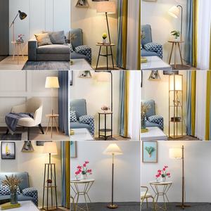 Lampe de sol de chevet, petite, dorée, en fer, style postmoderne, avec base E26/E27, télécommande LED, abat-jour rose - Product Image 1