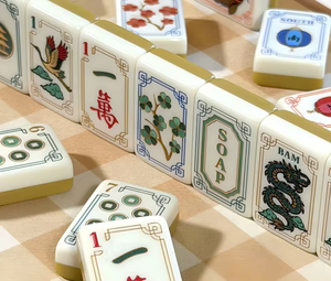 Juego de Mahjong de Lujo Moderno y Portátil de Doble Capa Dorado con 160 Fichas Acrílicas Pulidas a Mano con Diseño Clásico para Regalo o Juego en Casa - Product Image 1