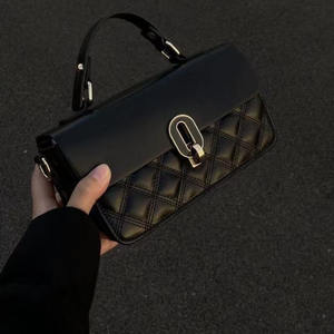 Mini bolso cuadrado con cadena estructurado acolchado con hebilla de metal para mujer - Product Image 6