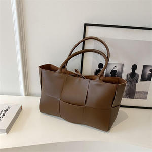 Sac à bandoulière tissé grande capacité pour femme, nouveau modèle 2026, sac fourre-tout décontracté haut de gamme - Product Image 1