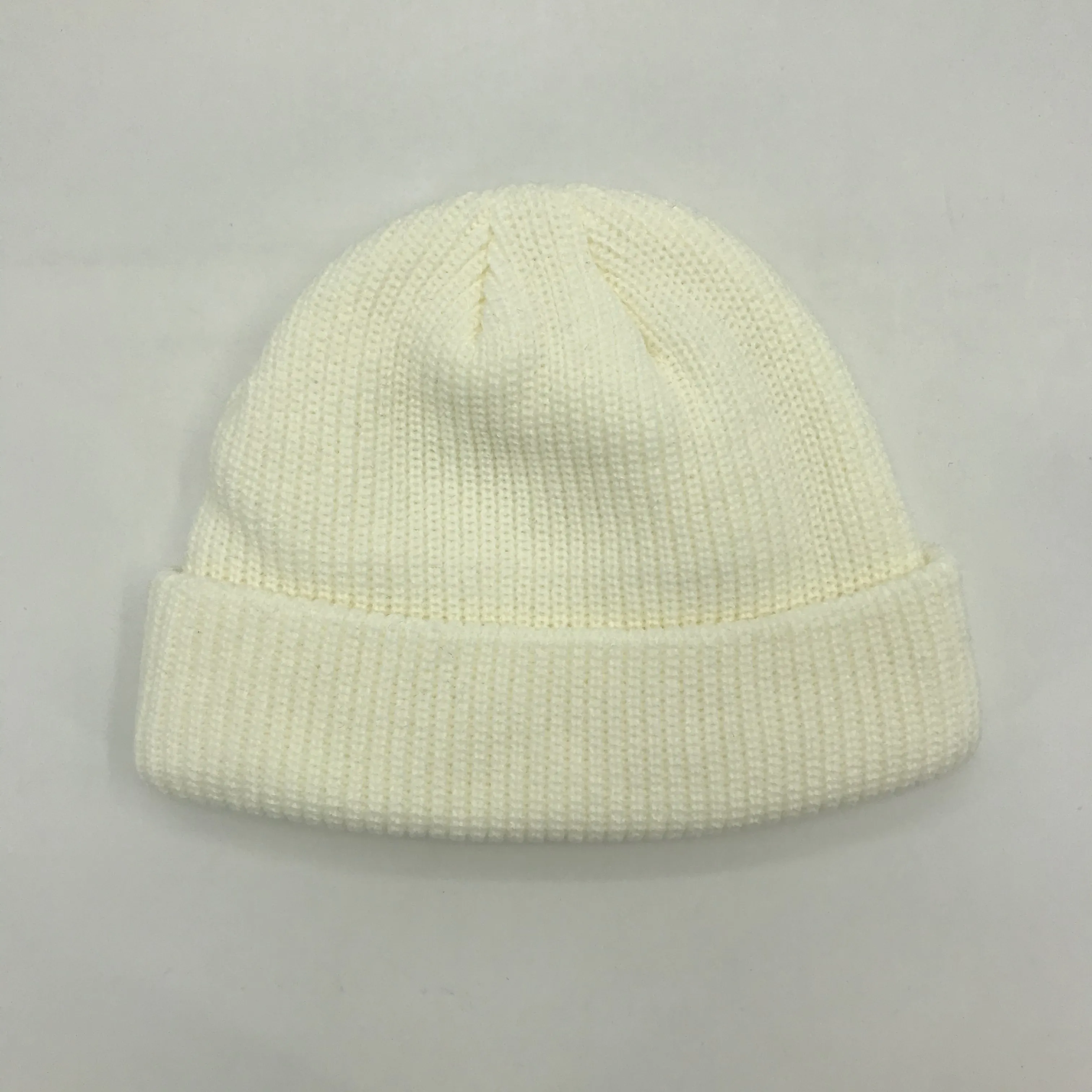 उच्च गुणवत्ता सर्दियों सादा रंगे कस्टम Beanie टोपी 100% एक्रिलिक गर्म बुना हुआ Beanie कस्टम लोगो