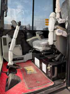 Mini-excavatrice CAT 305.5E2 d'occasion durable, pelle de 5 tonnes avec cabine fermée et lame de bulldozer pour la construction - Product Image 6