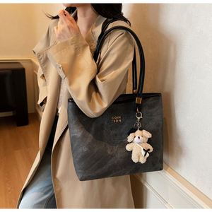 Sac fourre-tout en cuir PU uni pour femme Dman - Résistant à l'eau, grande capacité, fermeture à glissière, portable pour un usage quotidien et les voyages - Product Image 1