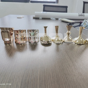 Línea de Recubrimiento UV Totalmente Automática <span class=keywords><strong>con</strong></span> Cabina de Polvo para Tapas de Botellas Cosméticas, Envases de Perfume de Lujo - Product Image 4