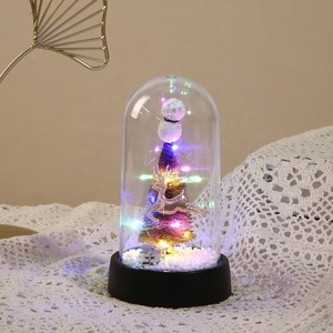 TC Wholesale Led Lights <span class=keywords><strong>Santa</strong></span> Elk Bonhomme de neige Poupées Cadeaux de Noël Décorations Fournitures PVC Arbre de Noël dans un dôme en verre - Product Image 4