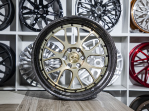 2 Stück Hochwertige PQ Maßgefertigte Geschmiedete Felgen für PKW in Champagnergold mit Gebürsteter Oberfläche und Carbonfaser-Details für G2 Viper GTS - Product Image 2