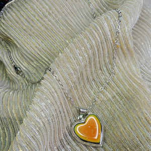 Nouveauté : Collier en acier inoxydable à détection de température, changeant de couleur, motif cœur, pour femmes et filles - Product Image 6