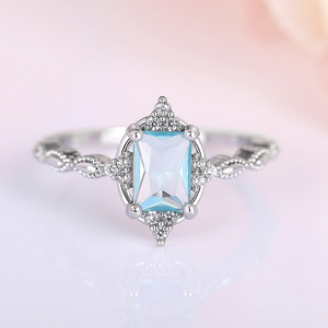 Anello con Design a Corona, Stile Elegante, Anello da Dito per Donne - Product Image 1