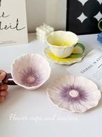 Tasse à café et soucoupe peintes à la main avec motif floral, design haut de gamme, unique et exquis