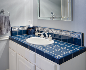 Ensemble de meuble de toilette de salle de bain en contreplaqué élégant de luxe sur mesure quincaillerie unique luminaires unités de stockage marbre MDF - Product Image 3