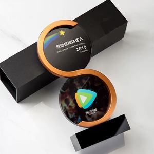 धातु ट्रॉफी आकार पुरस्कार पट्टिका अनुकूलित लोगो ट्रॉफी बेस ग्लास 9 क्रिस्टल टूर्नामेंट रंग शील्ड कास्टिंग - Product Image 5