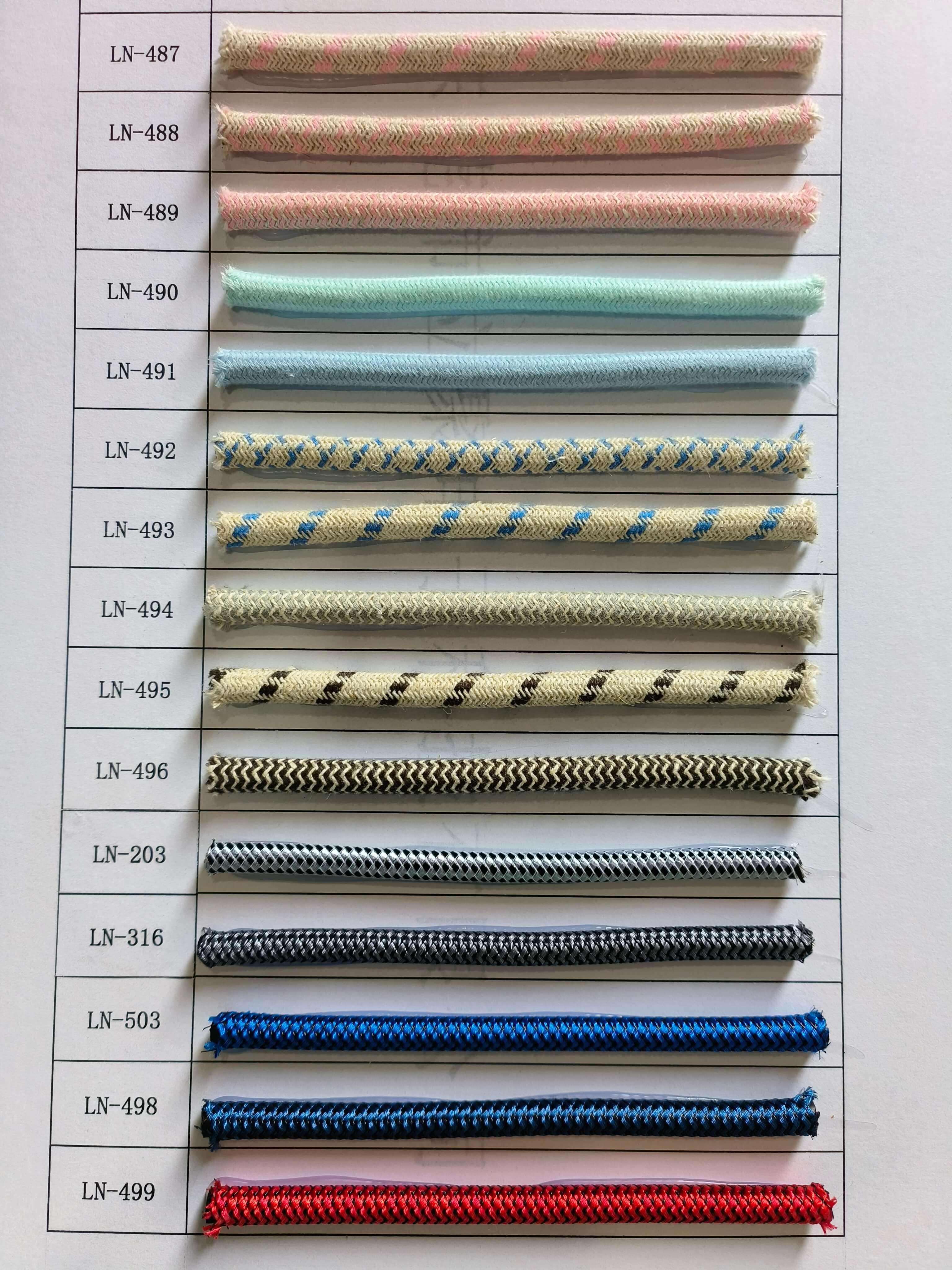 มีสีสัน