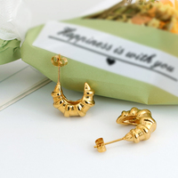 Vente en gros de boucles d'oreilles en perles en forme de U de haute qualité boucle d'oreille torsadée géométrique multicouche bijoux de boucle d'oreille en acier inoxydable pour femme