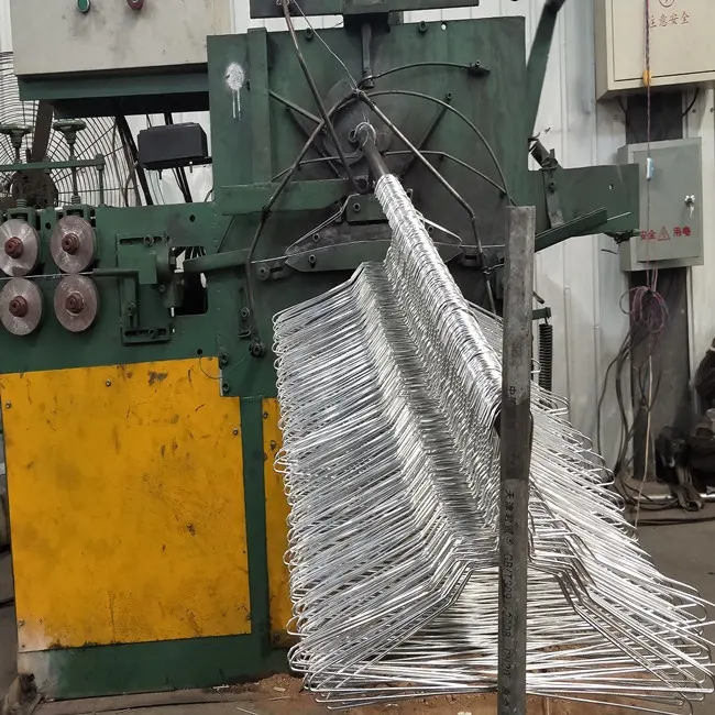 Bezler için gümüş galvanizli çelik askılar çamaşır Metal elbise askısı