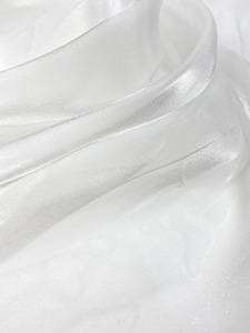 Les vêtements écologiques pour filles en 100% polyester comprennent Lily Satin Glassy Gaze Crystal Satin Tissu nacré Sheer Satin - Product Image 3