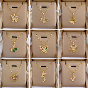 مجوهرات أنيقة سلسلة شفاه من الفولاذ المقاوم للصدأ قلادة فراشة لامعة مثلجة من الزركونيا المكعبة قلادة عنق فراشة للنساء - Product Image 2